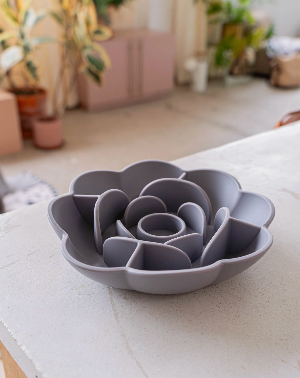Flower Slow Feeder - Grey